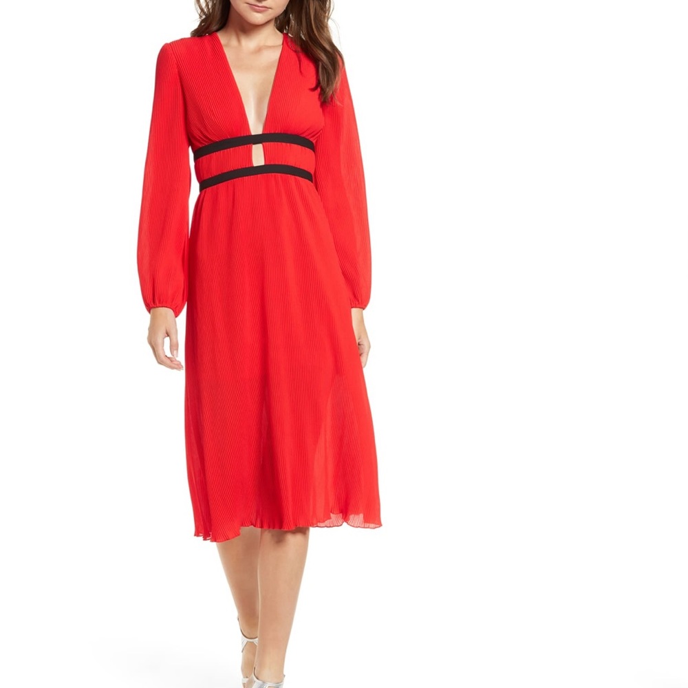 WAYF Patton Plunge Plissé Dress
